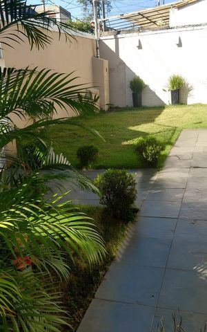 Casa à venda com 385m², 4 quartos e 3 vagas Casa à venda com 385m², 4 quartos e 3 vagasÁrea externa