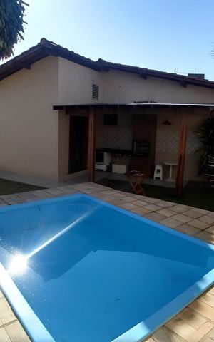 Casa à venda com 385m², 4 quartos e 3 vagas Casa à venda com 385m², 4 quartos e 3 vagasÁrea externa