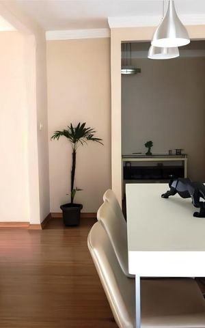 Casa à venda com 385m², 4 quartos e 3 vagas Casa à venda com 385m², 4 quartos e 3 vagasSala