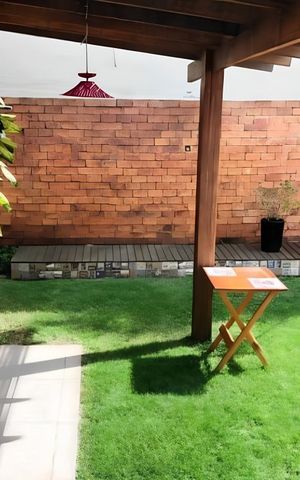 Casa à venda com 385m², 4 quartos e 3 vagas Casa à venda com 385m², 4 quartos e 3 vagasÁrea externa