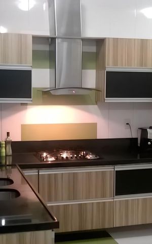 Casa à venda com 385m², 4 quartos e 3 vagas Casa à venda com 385m², 4 quartos e 3 vagasCozinha