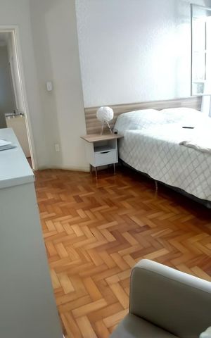 Casa à venda com 385m², 4 quartos e 3 vagas Casa à venda com 385m², 4 quartos e 3 vagasQuarto