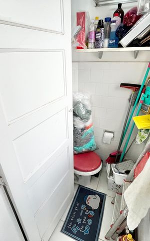 Apartamento à venda com 72m², 2 quartos e sem vaga Apartamento à venda com 72m², 2 quartos e sem vagaBanheiro de serviço