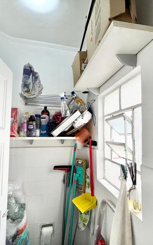 Apartamento à venda com 72m², 2 quartos e sem vaga Apartamento à venda com 72m², 2 quartos e sem vagaBanheiro de serviço