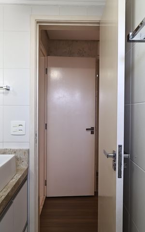 Apartamento à venda com 96m², 3 quartos e 2 vagas Apartamento à venda com 96m², 3 quartos e 2 vagasBanheiro da Suíte