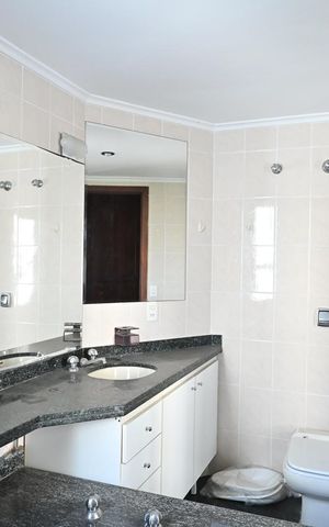 Apartamento à venda com 140m², 4 quartos e 3 vagasBanheiro Suíte 