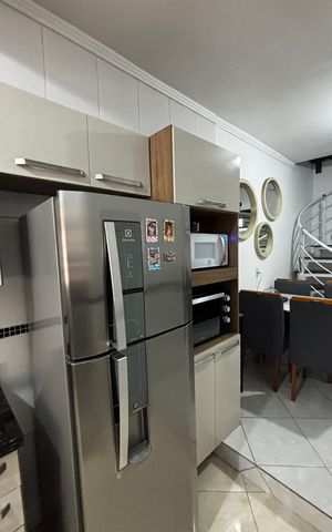 Casa à venda com 198m², 2 quartos e 2 vagas Casa à venda com 198m², 2 quartos e 2 vagasCozinha