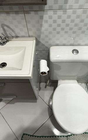 Casa à venda com 198m², 2 quartos e 2 vagas Casa à venda com 198m², 2 quartos e 2 vagasBanheiro
