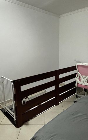 Casa à venda com 198m², 2 quartos e 2 vagas Casa à venda com 198m², 2 quartos e 2 vagasEscritório