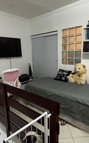 Casa à venda com 198m², 2 quartos e 2 vagas Casa à venda com 198m², 2 quartos e 2 vagasEscritório