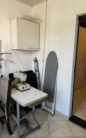 Casa à venda com 198m², 2 quartos e 2 vagas Casa à venda com 198m², 2 quartos e 2 vagasQuarto Varanda