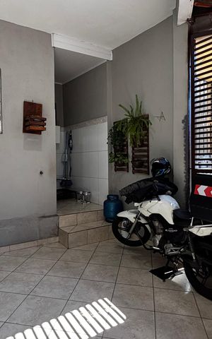 Casa à venda com 198m², 2 quartos e 2 vagas Casa à venda com 198m², 2 quartos e 2 vagasGaragem