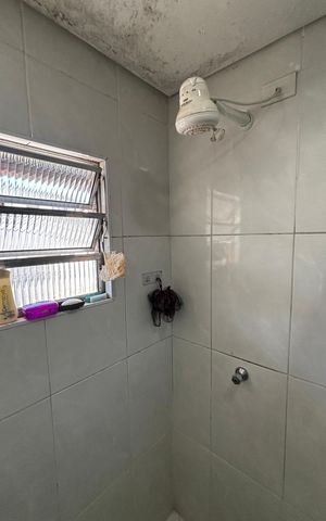 Casa à venda com 198m², 2 quartos e 2 vagas Casa à venda com 198m², 2 quartos e 2 vagasBanheiro da Suíte