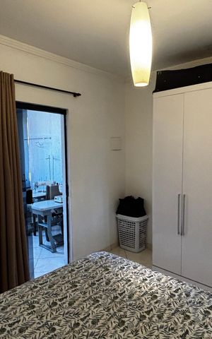 Casa à venda com 198m², 2 quartos e 2 vagas Casa à venda com 198m², 2 quartos e 2 vagasQuarto