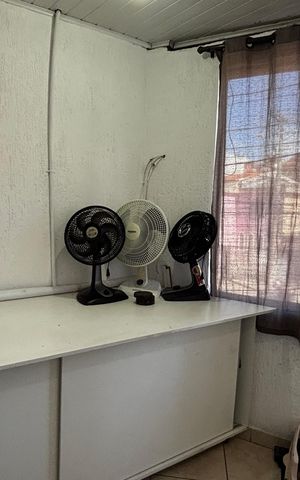 Casa à venda com 198m², 2 quartos e 2 vagas Casa à venda com 198m², 2 quartos e 2 vagasQuarto Varanda