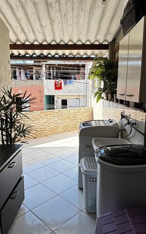 Casa à venda com 198m², 2 quartos e 2 vagas Casa à venda com 198m², 2 quartos e 2 vagasVaranda / Area de Serviço da Suíte