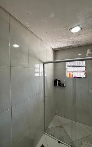 Casa à venda com 198m², 2 quartos e 2 vagas Casa à venda com 198m², 2 quartos e 2 vagasBanheiro da Suíte