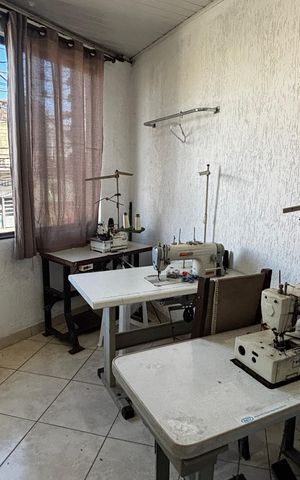 Casa à venda com 198m², 2 quartos e 2 vagas Casa à venda com 198m², 2 quartos e 2 vagasQuarto Varanda
