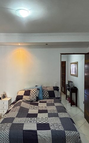 Casa à venda com 198m², 2 quartos e 2 vagas Casa à venda com 198m², 2 quartos e 2 vagasSuite