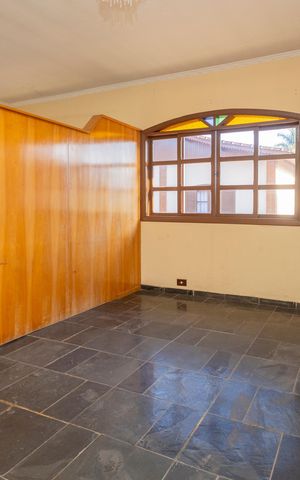 Casa para alugar com 80m², 1 quarto e 2 vagasSala