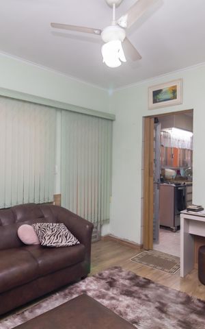 Casa à venda com 117m², 5 quartos e 2 vagas Casa à venda com 117m², 5 quartos e 2 vagasSala