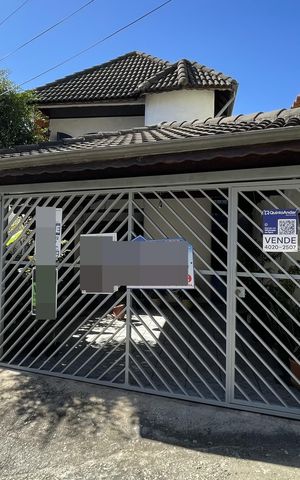 Casa à venda com 192m², 3 quartos e 2 vagas Casa à venda com 192m², 3 quartos e 2 vagasFachada + Placa