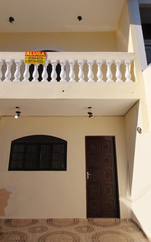 Casa para alugar com 100m², 2 quartos e 1 vagaFachada