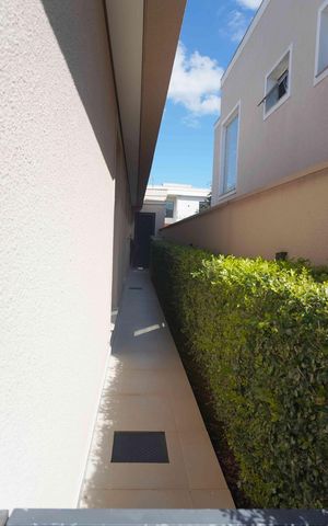 Casa de condomínio à venda com 250m², 4 quartos e 4 vagasÁrea externa