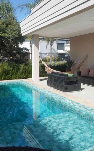 Casa de condomínio à venda com 250m², 4 quartos e 4 vagasPiscina