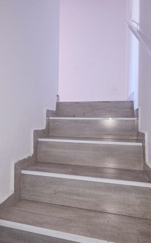 Casa de condomínio para alugar com 74m², 2 quartos e 1 vaga Casa de condomínio para alugar com 74m², 2 quartos e 1 vagaEscada
