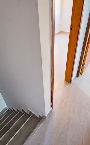 Casa de condomínio para alugar com 74m², 2 quartos e 1 vaga Casa de condomínio para alugar com 74m², 2 quartos e 1 vagaEscada