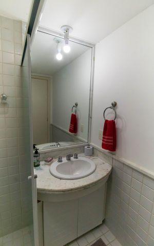 Apartamento para alugar com 70m², 2 quartos e 3 vagas Apartamento para alugar com 70m², 2 quartos e 3 vagasBanheiro da Suíte 1