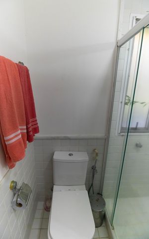 Apartamento para alugar com 70m², 2 quartos e 3 vagas Apartamento para alugar com 70m², 2 quartos e 3 vagasBanheiro da Suíte 1