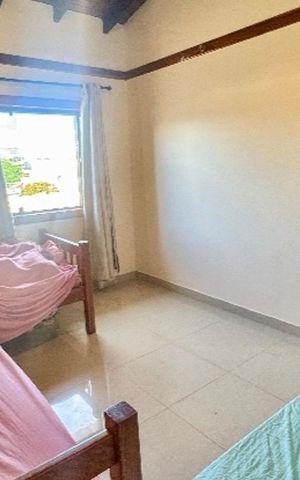 Casa de condomínio à venda com 240m², 3 quartos e 10 vagas Casa de condomínio à venda com 240m², 3 quartos e 10 vagasQuarto