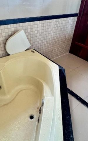 Casa de condomínio à venda com 240m², 3 quartos e 10 vagas Casa de condomínio à venda com 240m², 3 quartos e 10 vagasBanheiro