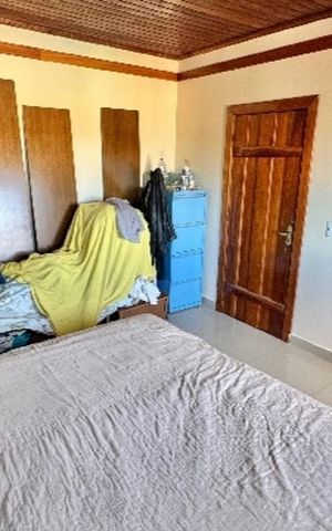 Casa de condomínio à venda com 240m², 3 quartos e 10 vagas Casa de condomínio à venda com 240m², 3 quartos e 10 vagasQuarto