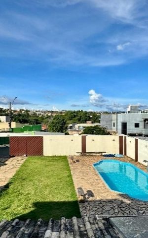 Casa de condomínio à venda com 240m², 3 quartos e 10 vagas Casa de condomínio à venda com 240m², 3 quartos e 10 vagasVista