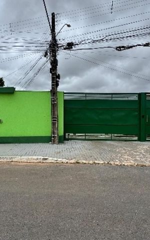 Casa de condomínio à venda com 240m², 3 quartos e 10 vagas Casa de condomínio à venda com 240m², 3 quartos e 10 vagasFachada