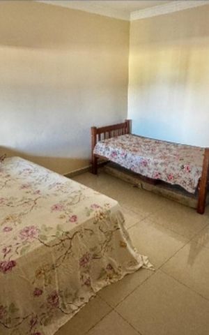 Casa de condomínio à venda com 240m², 3 quartos e 10 vagas Casa de condomínio à venda com 240m², 3 quartos e 10 vagasQuarto