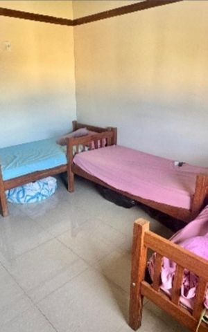 Casa de condomínio à venda com 240m², 3 quartos e 10 vagas Casa de condomínio à venda com 240m², 3 quartos e 10 vagasQuarto