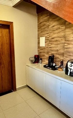 Casa de condomínio à venda com 240m², 3 quartos e 10 vagas Casa de condomínio à venda com 240m², 3 quartos e 10 vagasCozinha