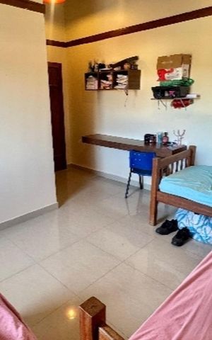 Casa de condomínio à venda com 240m², 3 quartos e 10 vagas Casa de condomínio à venda com 240m², 3 quartos e 10 vagasQuarto