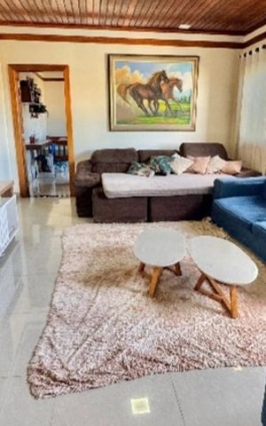 Casa de condomínio à venda com 240m², 3 quartos e 10 vagas Casa de condomínio à venda com 240m², 3 quartos e 10 vagasSala