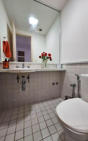 Apartamento à venda com 70m², 2 quartos e 3 vagas Apartamento à venda com 70m², 2 quartos e 3 vagasLavabo