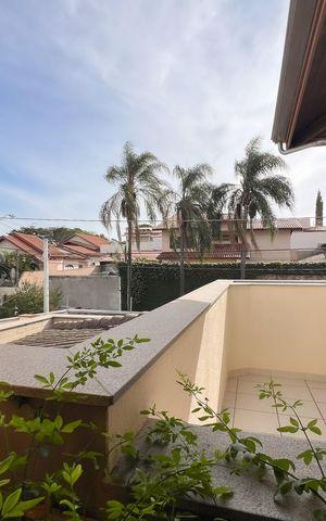 Casa à venda com 484m², 4 quartos e 2 vagas Casa à venda com 484m², 4 quartos e 2 vagasVaranda do Quarto 2
