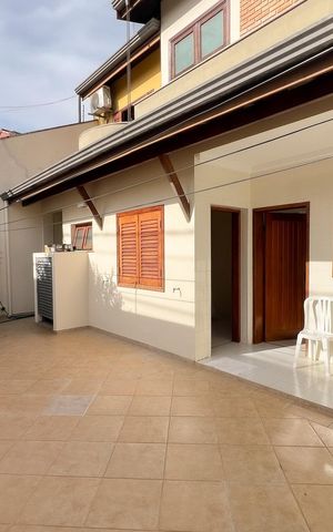 Casa à venda com 484m², 4 quartos e 2 vagas Casa à venda com 484m², 4 quartos e 2 vagasÁrea comum