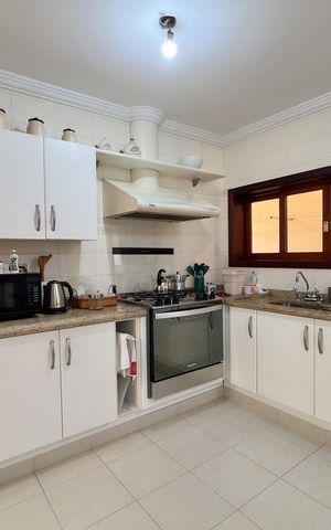 Casa à venda com 484m², 4 quartos e 2 vagas Casa à venda com 484m², 4 quartos e 2 vagasCozinha