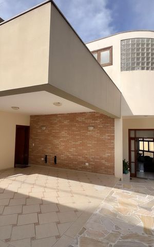 Casa à venda com 484m², 4 quartos e 2 vagas Casa à venda com 484m², 4 quartos e 2 vagasÁrea comum