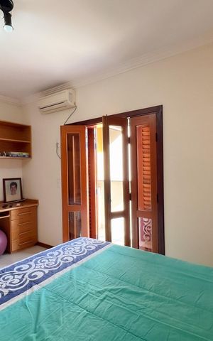 Casa à venda com 484m², 4 quartos e 2 vagas Casa à venda com 484m², 4 quartos e 2 vagasQuarto