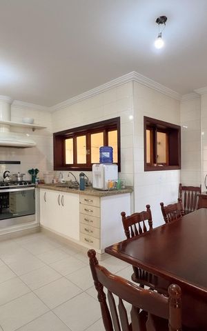 Casa à venda com 484m², 4 quartos e 2 vagas Casa à venda com 484m², 4 quartos e 2 vagasCozinha